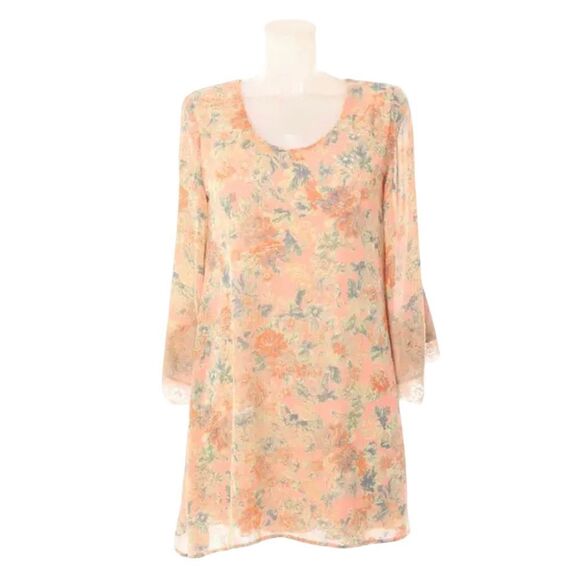 ASTR Anthropologie"the label" Peach Floral Bell Sleeves Lace Trim Mini Dress - Picture 1 of 8